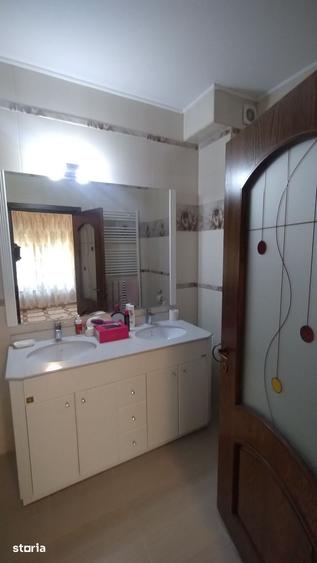 Casă cu 5 camere cu Teren 270 Mp în Adamclisi
