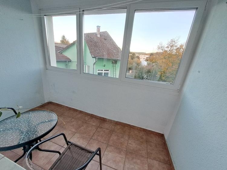 Apartament cu 3 camere decomandat în Dâmbu Pietros