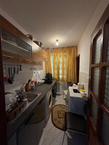 Apartament cu 3 camere decomandat în Sud