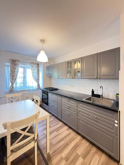 Apartament cu 4 camere decomandat în Rahova