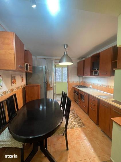 Apartament cu 3 camere, mobilat în Tei