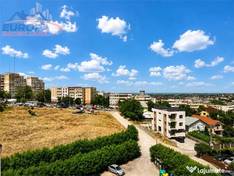 Apartament cu 4 camere decomandat în C5
