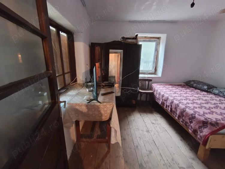 Casă cu 4 camere cu Teren 1634 Mp în Teslui