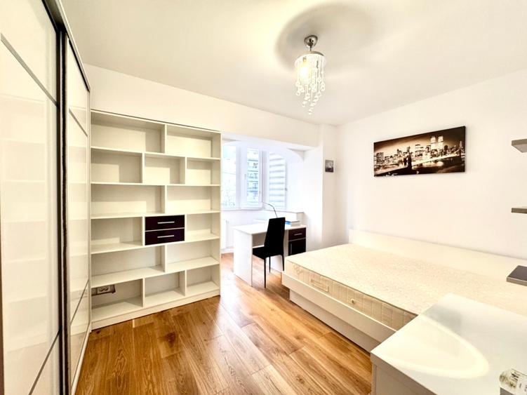 Apartament cu 3 camere decomandat în Calea Călărașilor