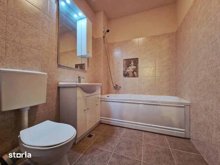 Apartament cu 3 camere semidecomandat în Florești