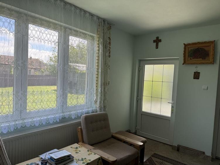 Casă cu 4 camere cu Teren 1439 Mp în Central