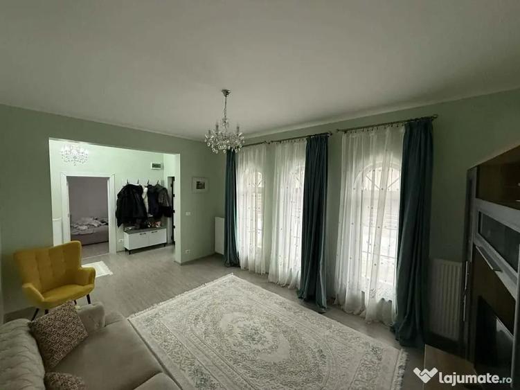 Casă cu 3 camere cu Teren 400 Mp în Central