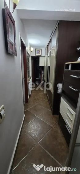 Apartament cu 3 camere decomandat în Micro 11