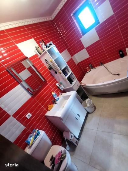 Casă cu 8 camere cu Teren 1481 Mp în Sântandrei