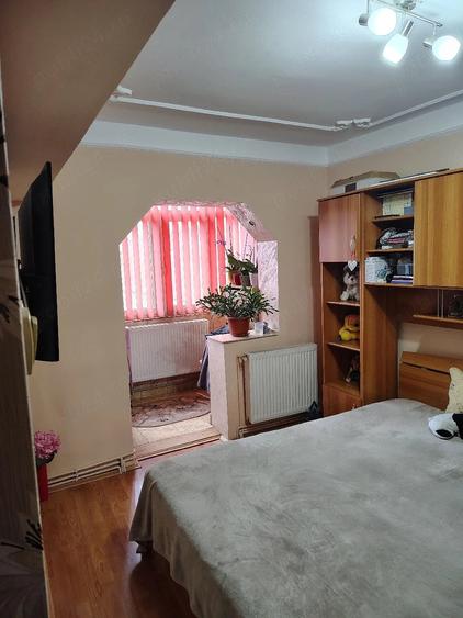 Apartament cu 3 camere decomandat în Est