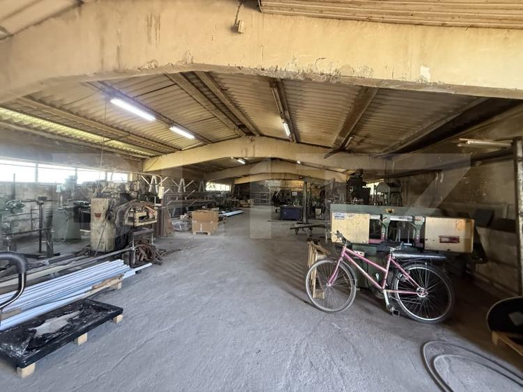 Spațiu industrial, de 1,050 mp, în Industrială