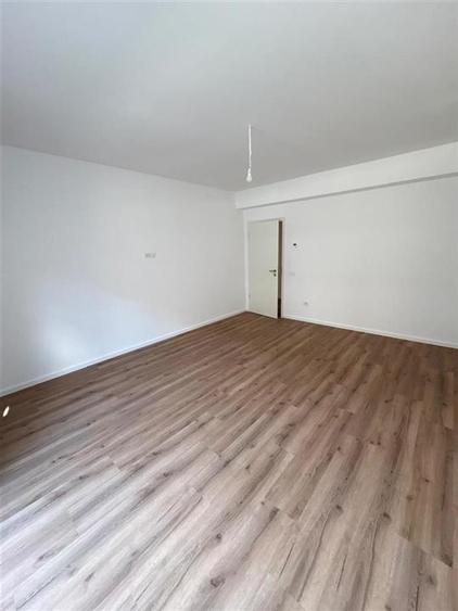 Apartament cu 2 camere decomandat în Tractorul