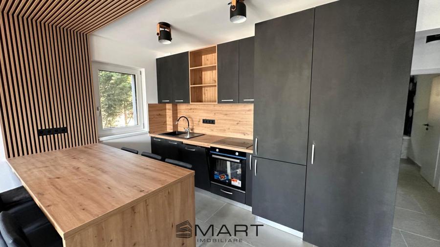 Apartament cu 3 camere semidecomandat în Sud