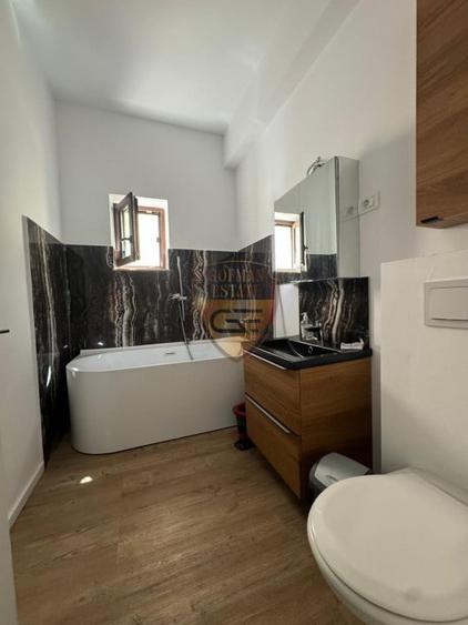 Apartament cu 3 camere decomandat, mobilat în Energia