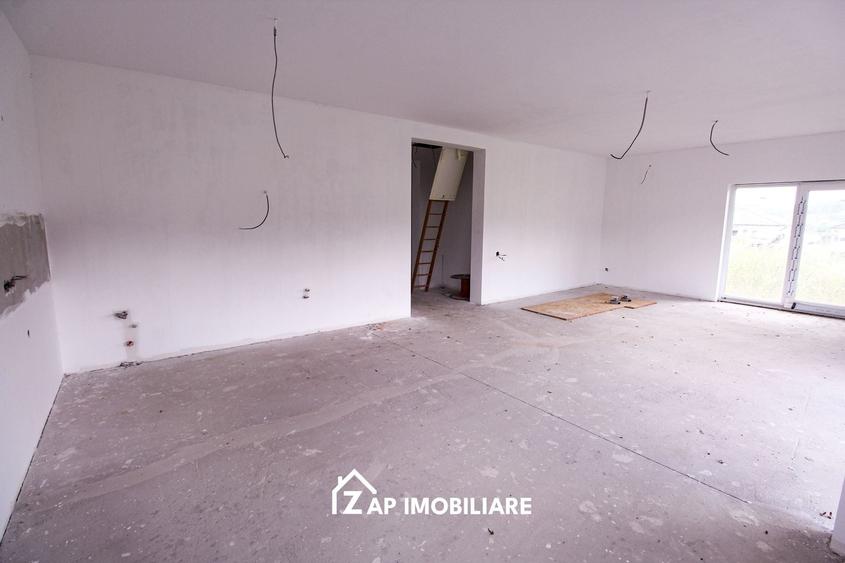 Casă individuală cu 5 camere cu Canalizare în Corunca