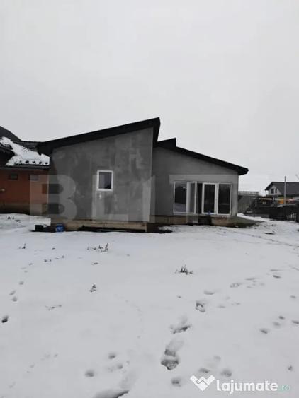 Casă cu 4 camere cu Teren 800 Mp în Mihai Viteazu