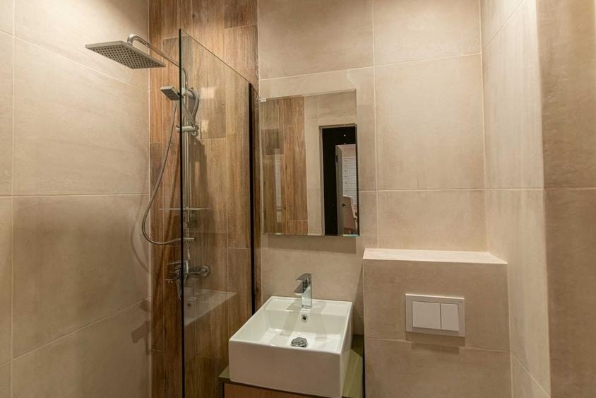 Apartament cu 3 camere decomandat, mobilat în P-ța Romană