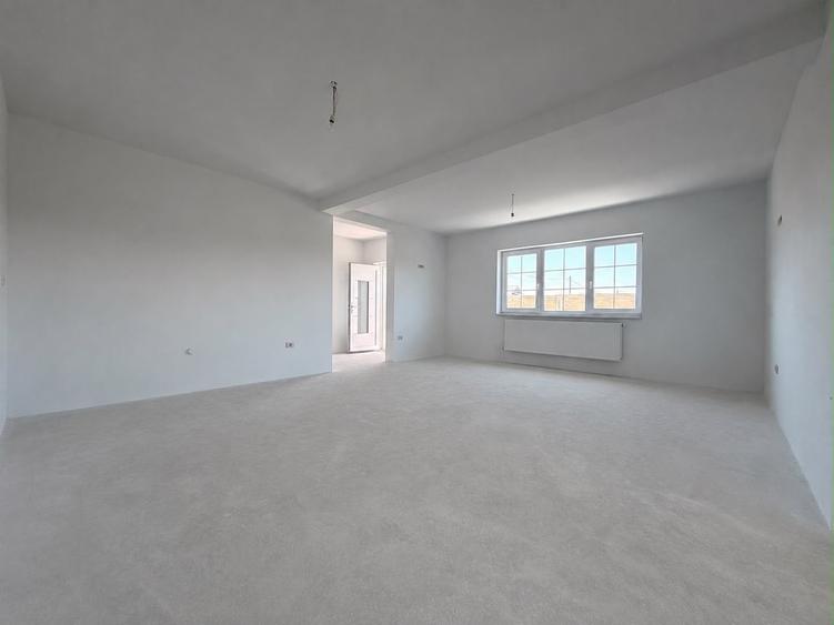 Duplex cu 3 camere cu Teren 463 Mp în Șag