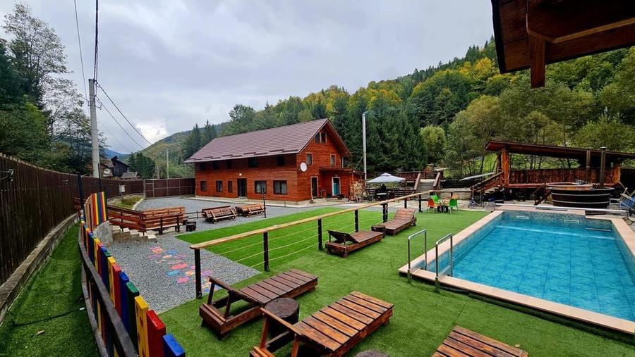 Casă cu 4 camere cu Teren 965 Mp în Vale