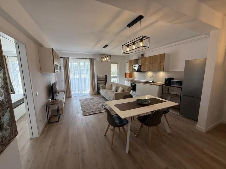 Apartament cu 2 camere semidecomandat, mobilat în Florești