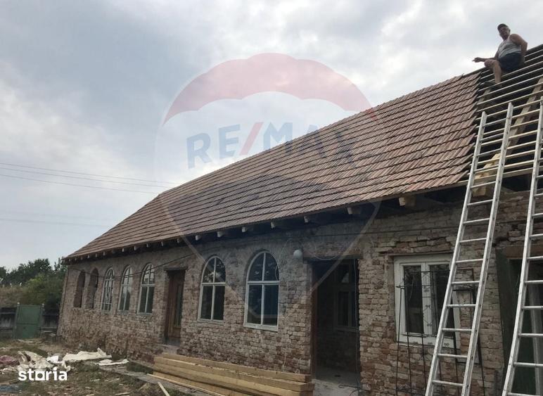 Casă cu 4 camere cu Teren 8514 Mp în Romanești