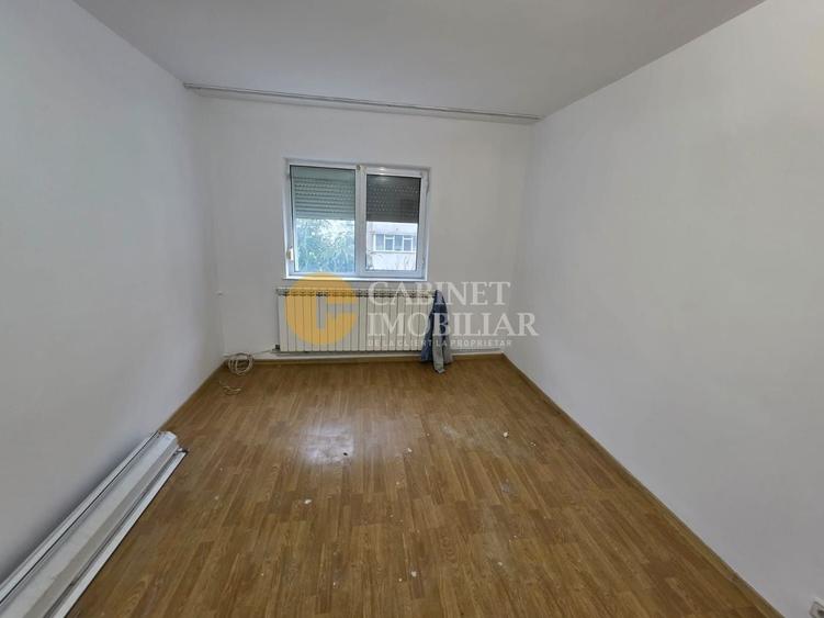 Apartament cu 3 camere semidecomandat în Alexandru cel Bun