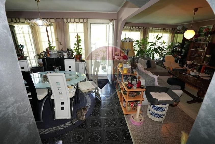 Casă individuală cu 4 camere cu Piscina în Central