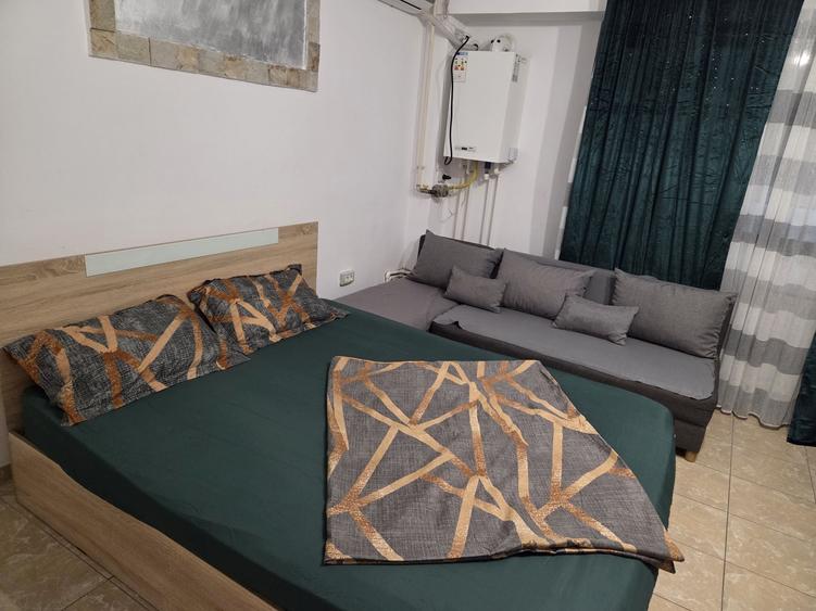 Apartament cu 20 camere semidecomandat în Universitate