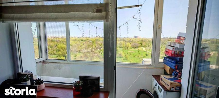 Apartament cu 4 camere decomandat în Văcăresti