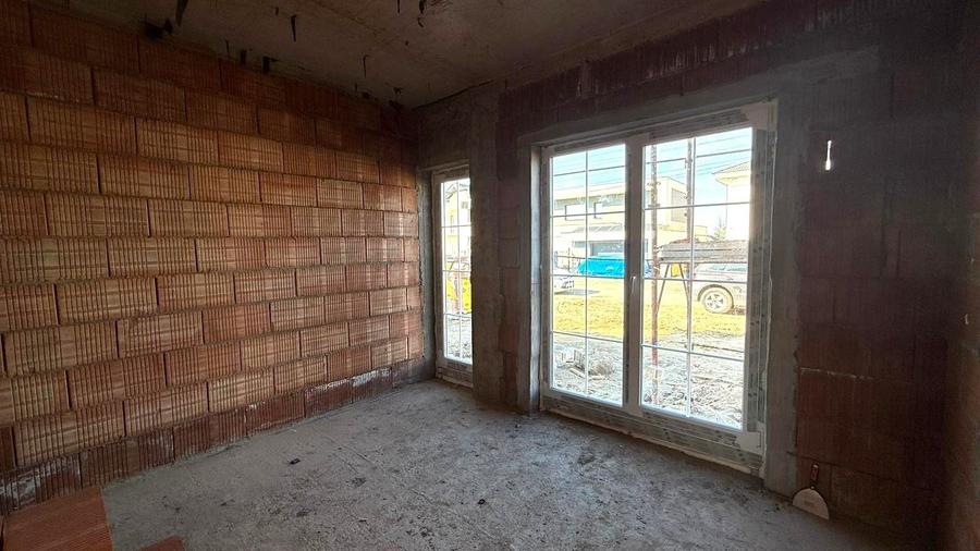 Duplex cu 4 camere cu Canalizare în Moșnița Nouă
