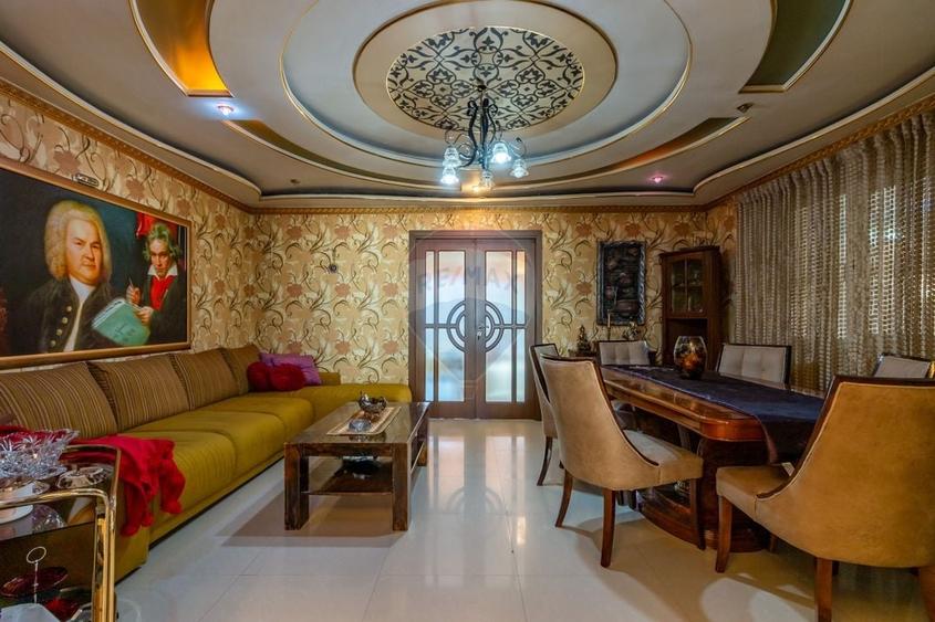 Casă individuală cu 6 camere cu Teren 469 Mp în Central