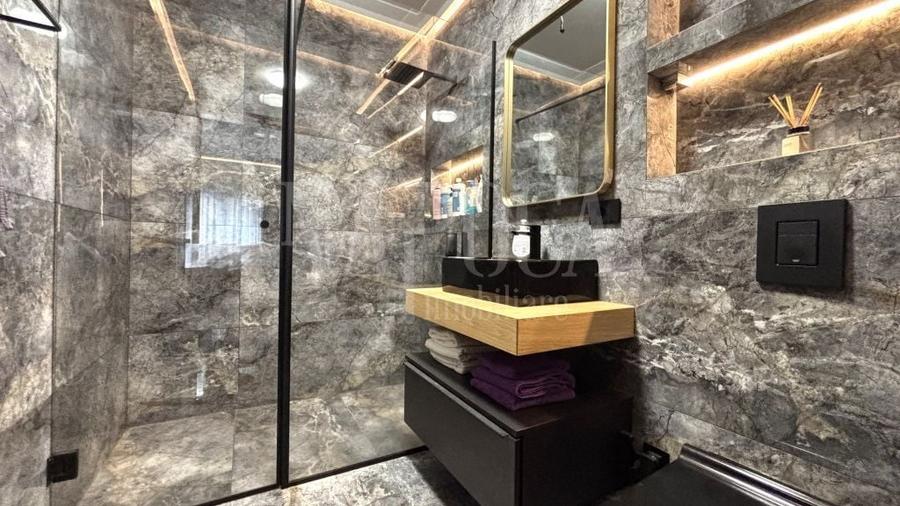 Duplex cu 4 camere cu Canalizare în Florești