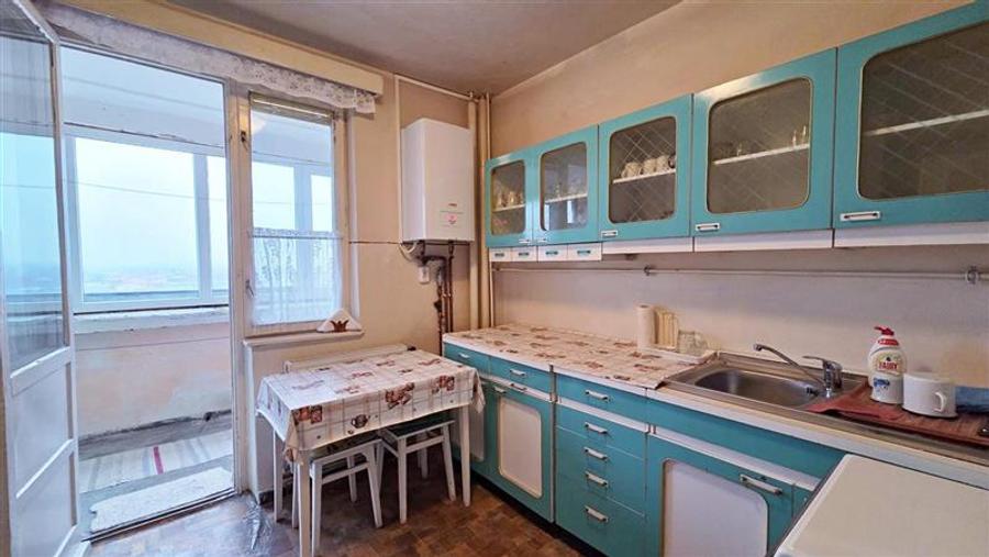 Apartament cu 3 camere semidecomandat în Girocului