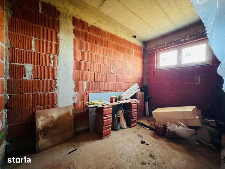 Casă cu 5 camere cu Teren 743 Mp în Oșorhei