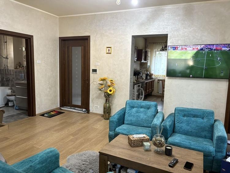 Casă cu 4 camere în Ipotești