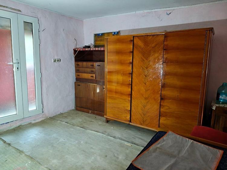 Casă cu 3 camere cu Teren 1685 Mp în Valter Mărăcineanu