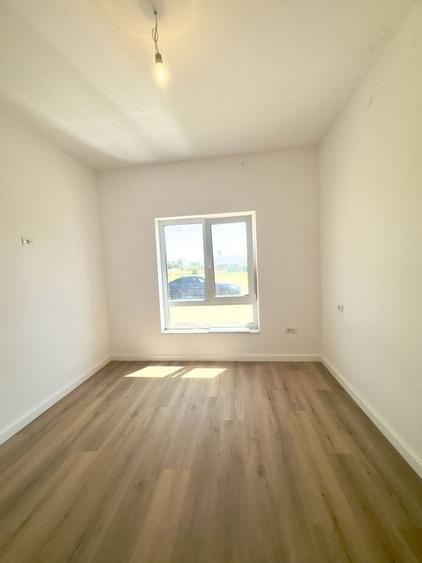 Duplex cu 5 camere cu Canalizare în Dumbrăvița