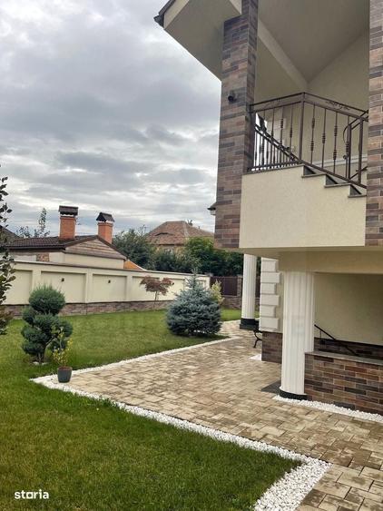 Casă cu 4 camere cu Teren 750 Mp în Lazaret