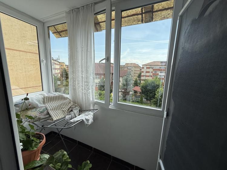 Apartament cu 3 camere decomandat, mobilat în Cetate