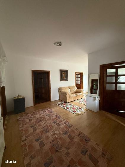 Casă cu 4 camere în Botizului