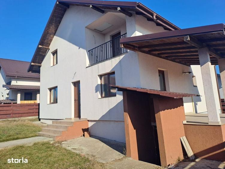 Casă cu 4 camere cu Teren 400 Mp în Central