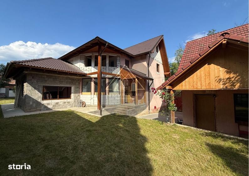 Casă cu 4 camere cu Teren 2500 Mp în Ațel