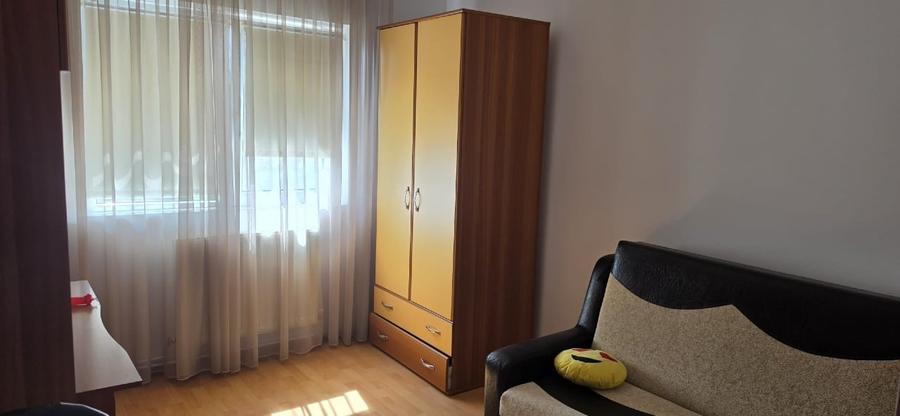 Apartament cu 3 camere decomandat, mobilat în Gară