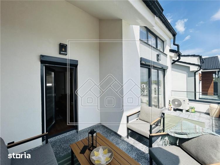 Apartament cu 4 camere în Cristian
