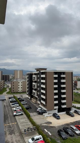 Apartament cu 2 camere semidecomandat în Tractorul