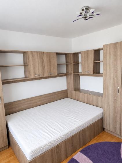 Apartament cu 3 camere semidecomandat în Ampoi 3