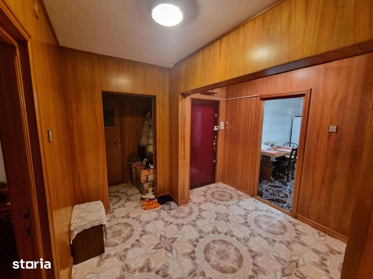 Apartament cu 4 camere decomandat în Delfinariu