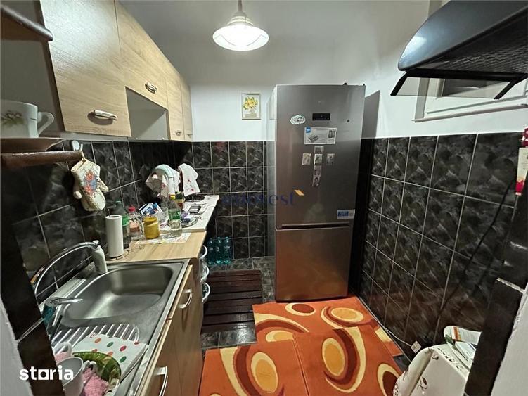 Casă cu 5 camere cu Teren 250 Mp în Aurel Vlaicu
