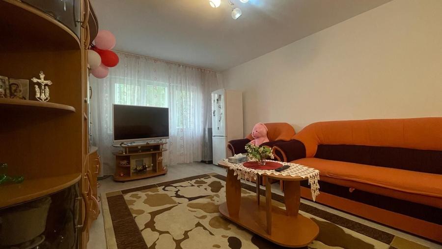 Apartament cu 3 camere decomandat, mobilat în Județean