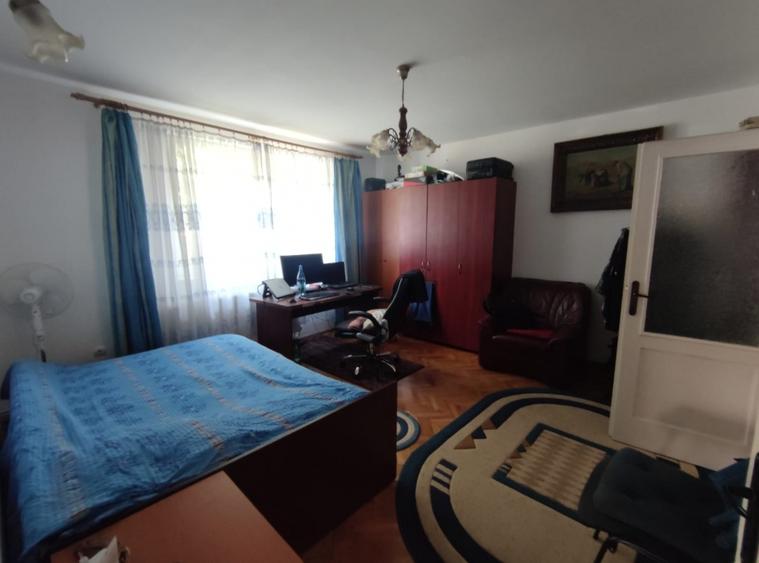 Casă cu 3 camere cu Teren 579 Mp în Florilor